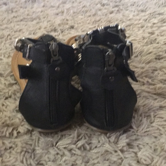 Never Worn Size 8 sandals. Too small for my feet - Picture 4 of 4